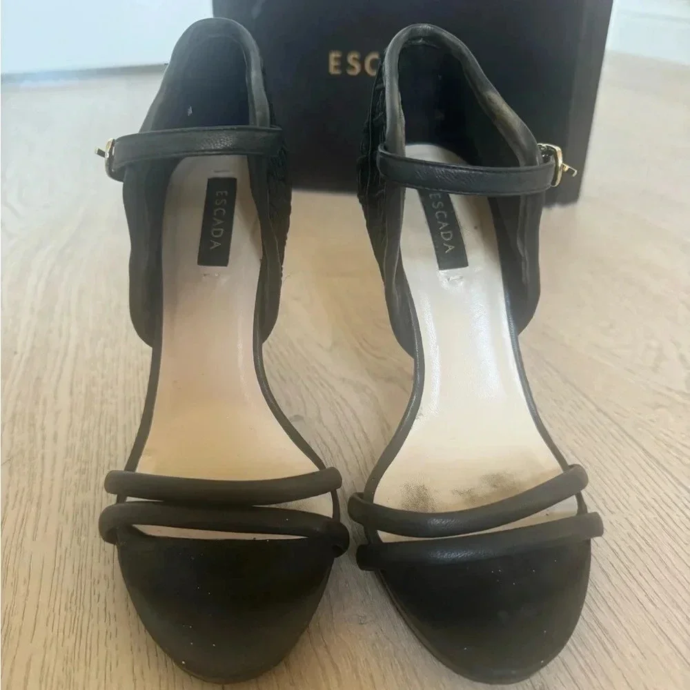 Escada sheepskin black heels